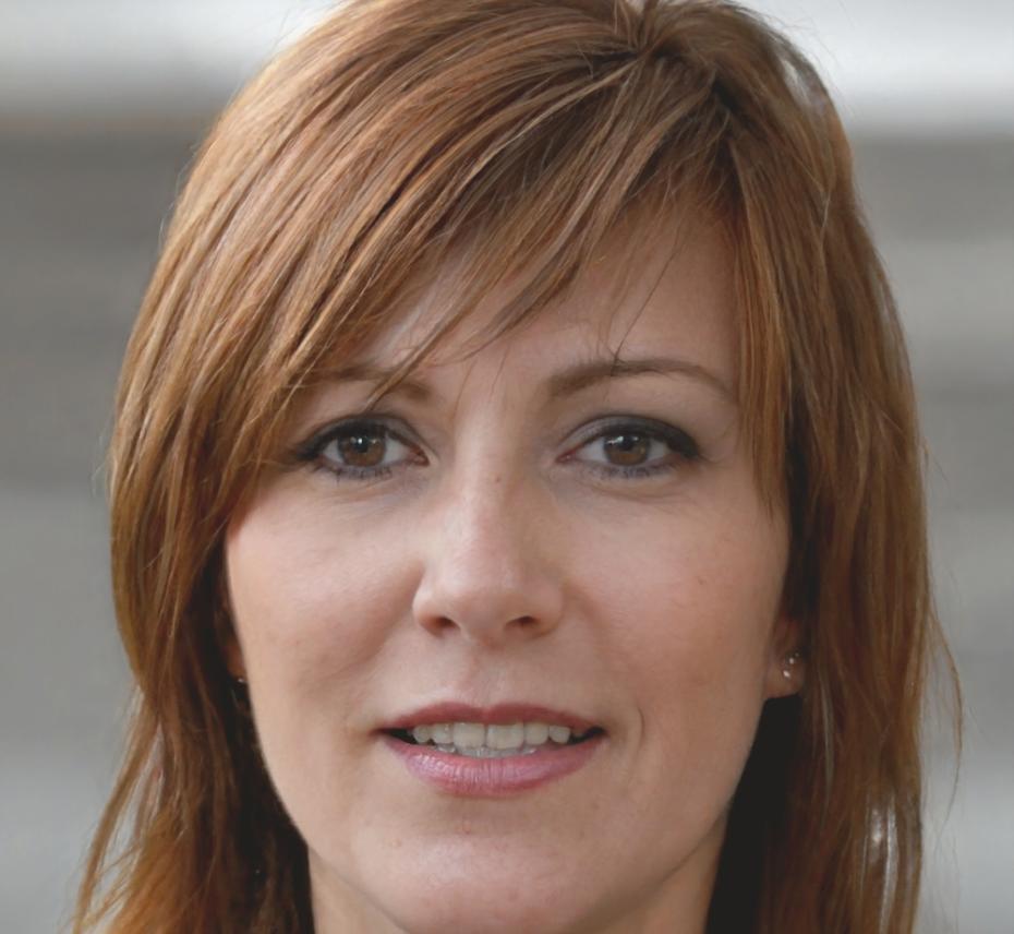 Dott.ssa Elena Marchetti, esperta in sicurezza informatica